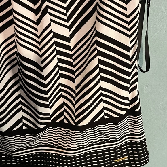 SELLING CALVIN KLEIN WOMEN BLOUSE SIZE SMALL COLOR BLACK & WHITE SLEEVELESS - Picture 6 of 14